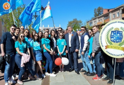 Праздничные мероприятия в День Весны и Труда