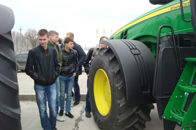 Экскурсия студентов БГИТУ в дилерский центр «John Deere»