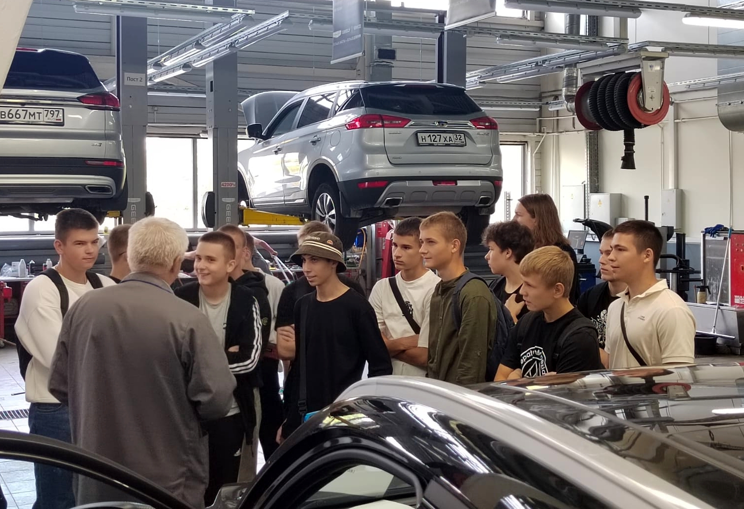 Экскурсия студентов БГИТУ в дилерские центры GEELY Автомир | Брянск и Changan Auto Автомир | Брянск