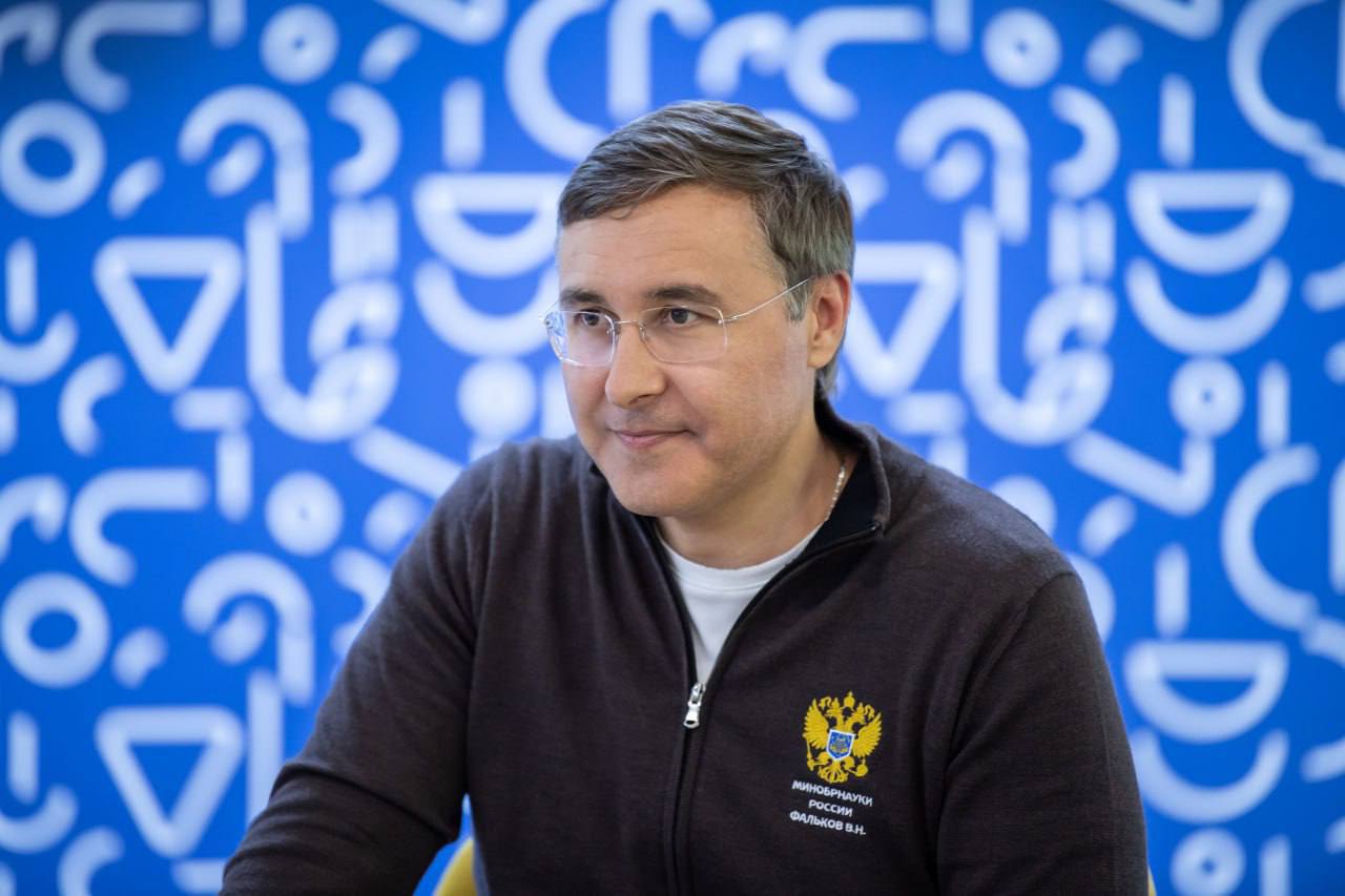 Поздравление главы Минобрнауки Валерия Фалькова с Днем российского студенчества