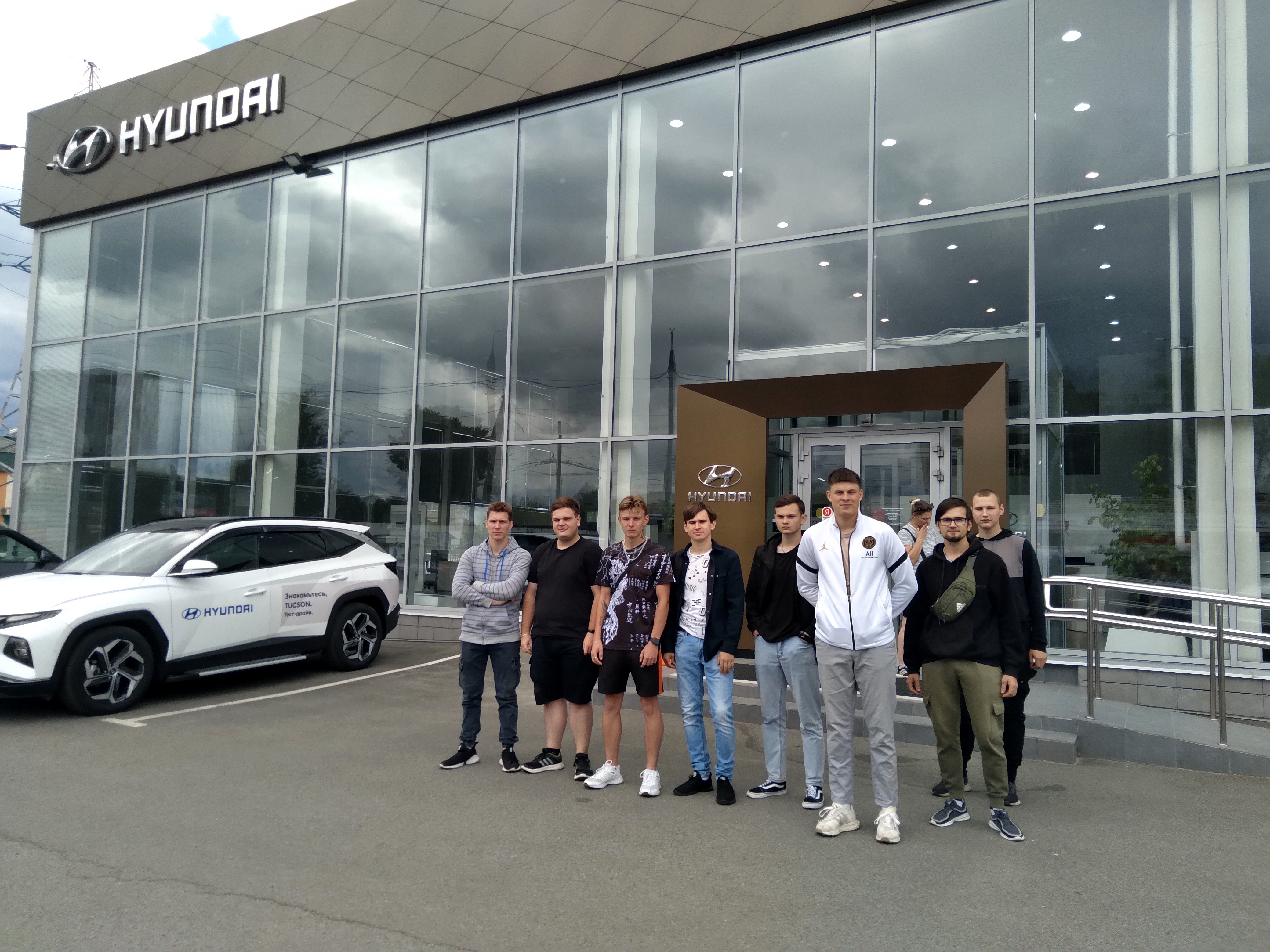 Экскурсия студентов БГИТУ в дилерские центры Hyundai и Geely