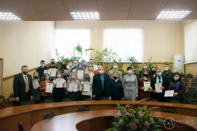 Награждение призеров и участников областных научных конкурсов.
