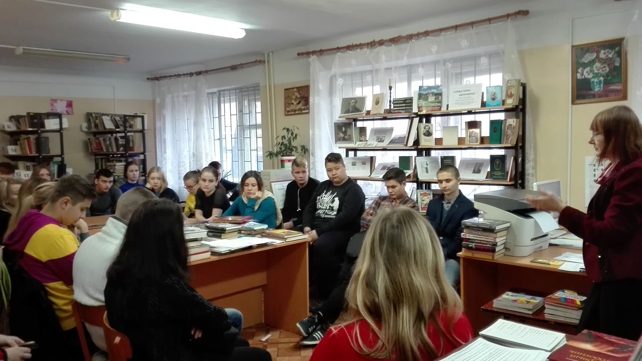 Кураторские часы-экскурсии в отделе гуманитарной и культурно-просветительской работы  библиотеки